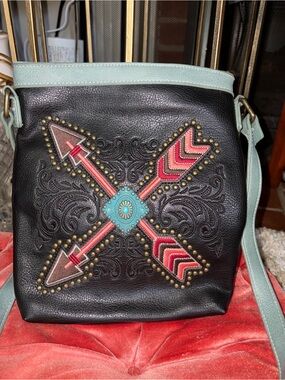 Crossbody Bag with Mint Trim and Embroidered Arrow Motif